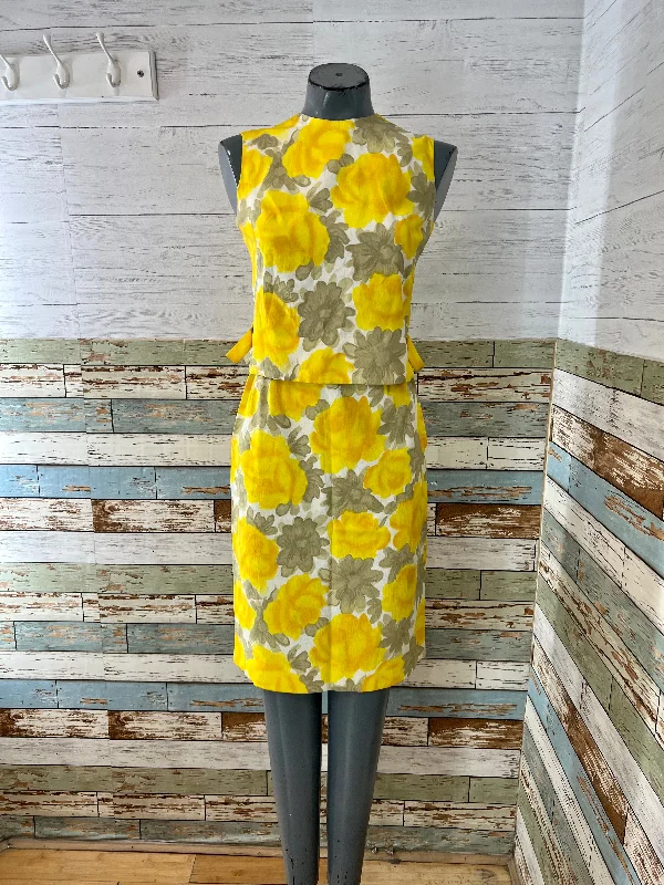 60’s Yellow & Beige Flower Print 2 Piece Non Sleeve Skirt Set silk skirt lustrous