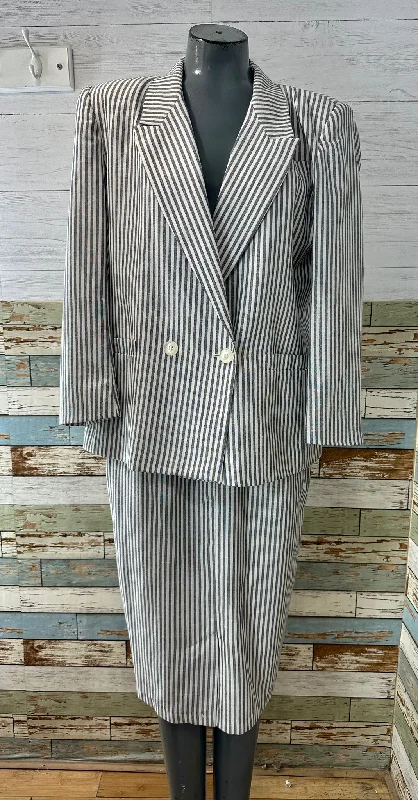 80’s Gray & Off White Pinstripes Suit Skirt 2 Piece Set linen skirt relaxed