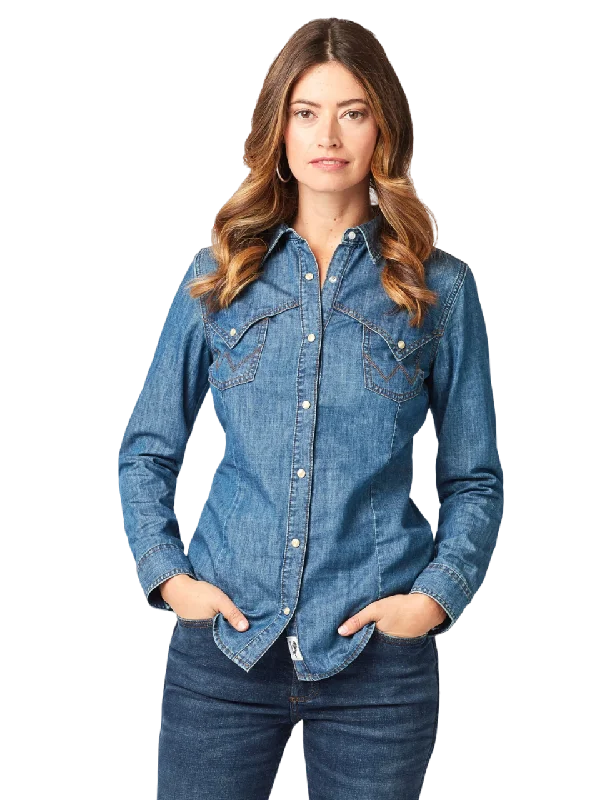 Wrangler Women's Retro Americana Snap Front Shirt Notch Collar Peter Pan Collar Cowl Neck