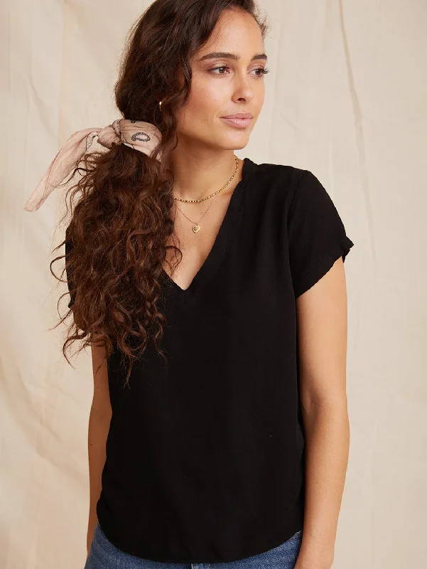 Short Sleeve V-Neck T-Shirt - Black Cozy Warm Stylish